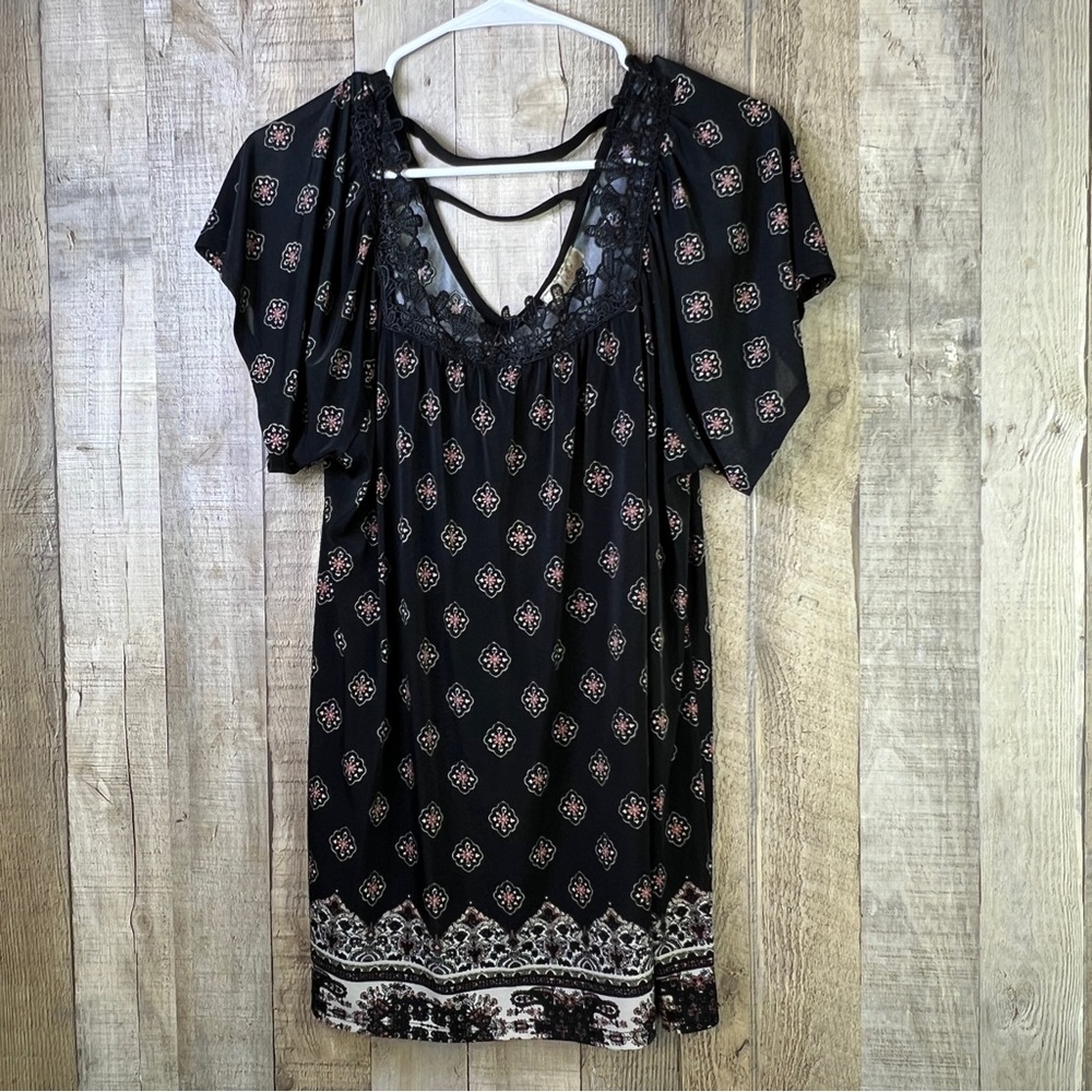 Lavish XL Medallion Swing Top with Square Lace Cutout Neckline with V-Ba…
